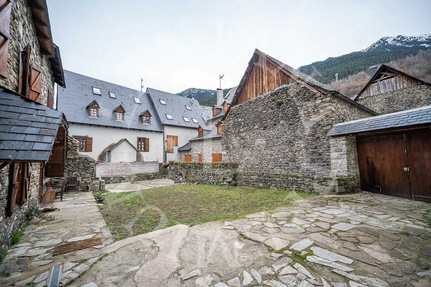Vista exterior de Finca rústica en venta en Vielha e Mijaran con Calefacción, Jardín privado y Parquet