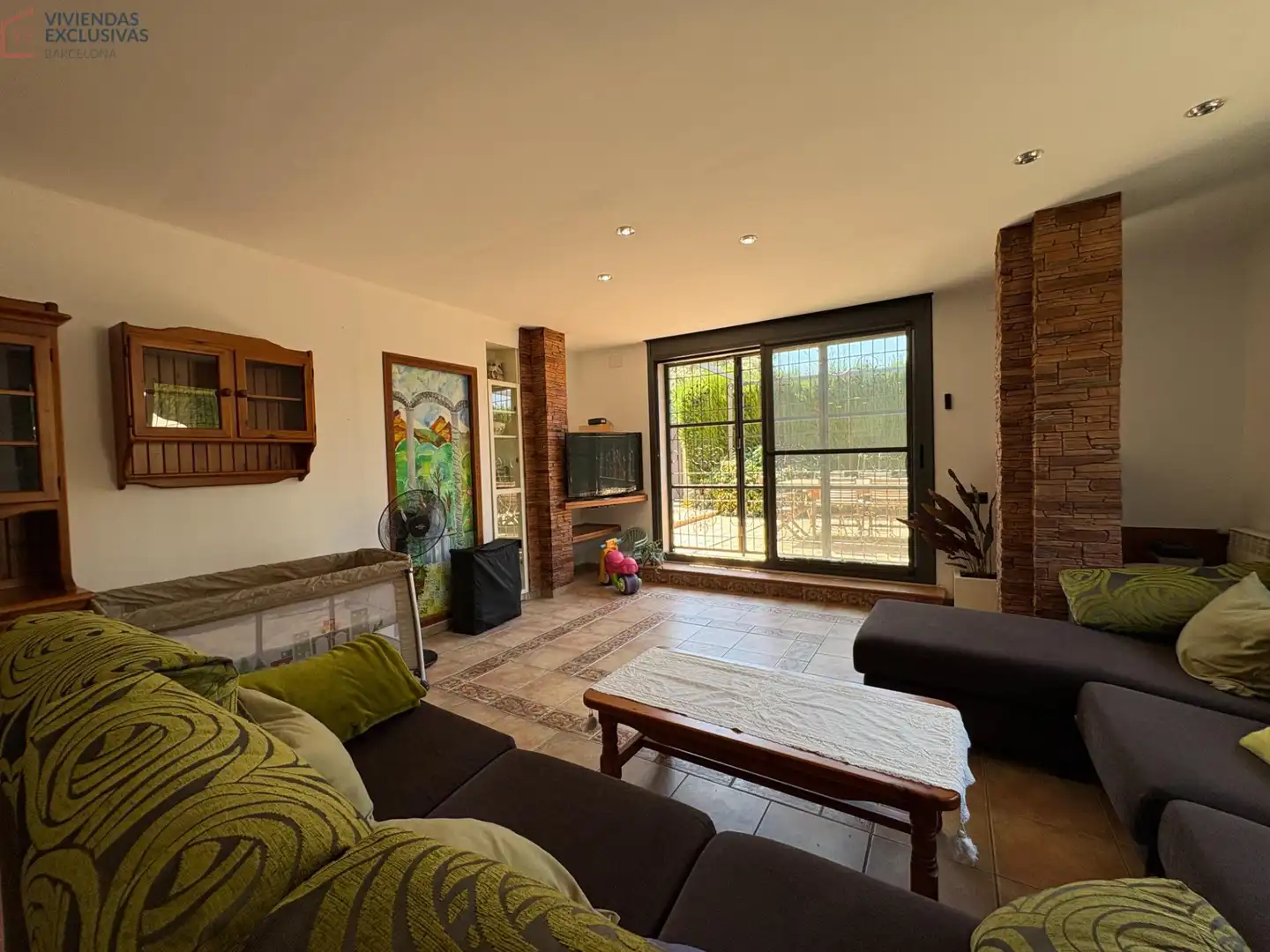 Sala d'estar de Casa o xalet en venda en Caldes de Montbui amb Calefacció, Jardí privat i Terrassa
