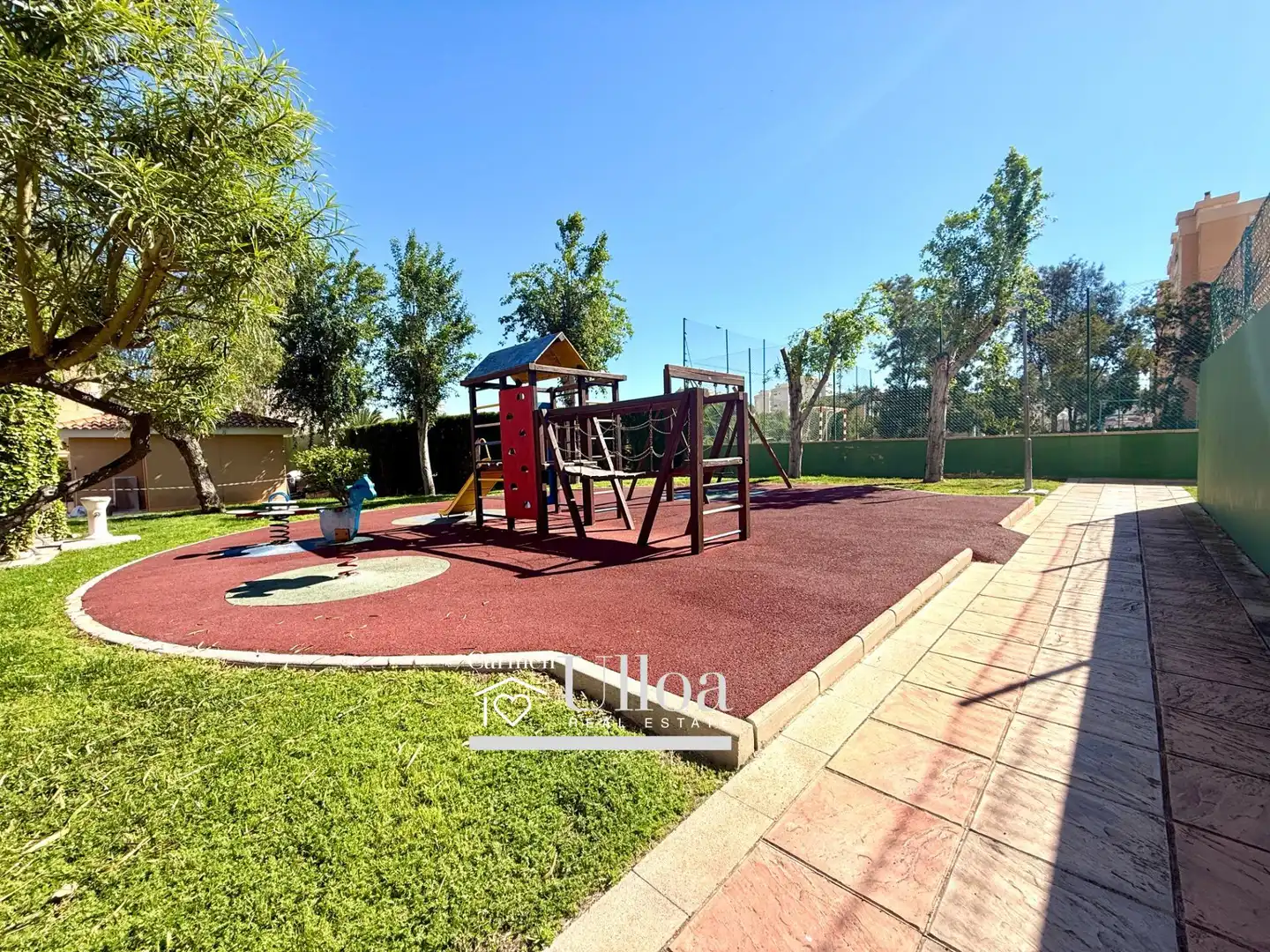 Parking de Apartamento en venta en Alicante / Alacant con Jardín privado y Piscina comunitaria
