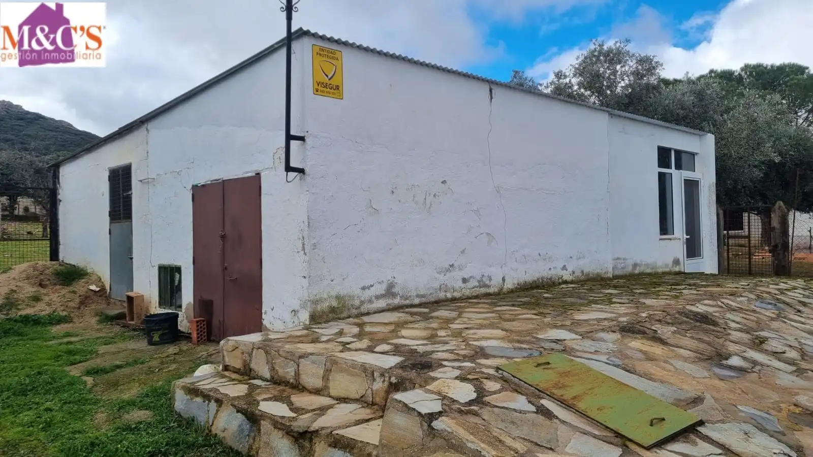 Vista exterior de Casa o xalet en venda en Cabezarrubias del Puerto amb Aire condicionat, Calefacció i Jardí privat