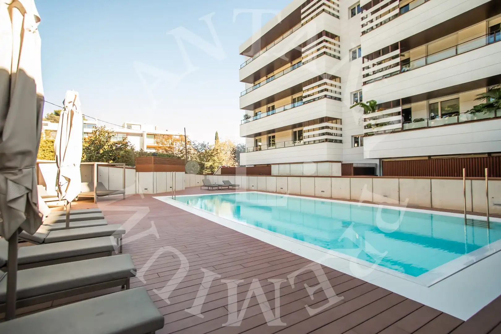 Piscina de Pis en venda en Barcelona amb Aire condicionat, Calefacció i Parquet