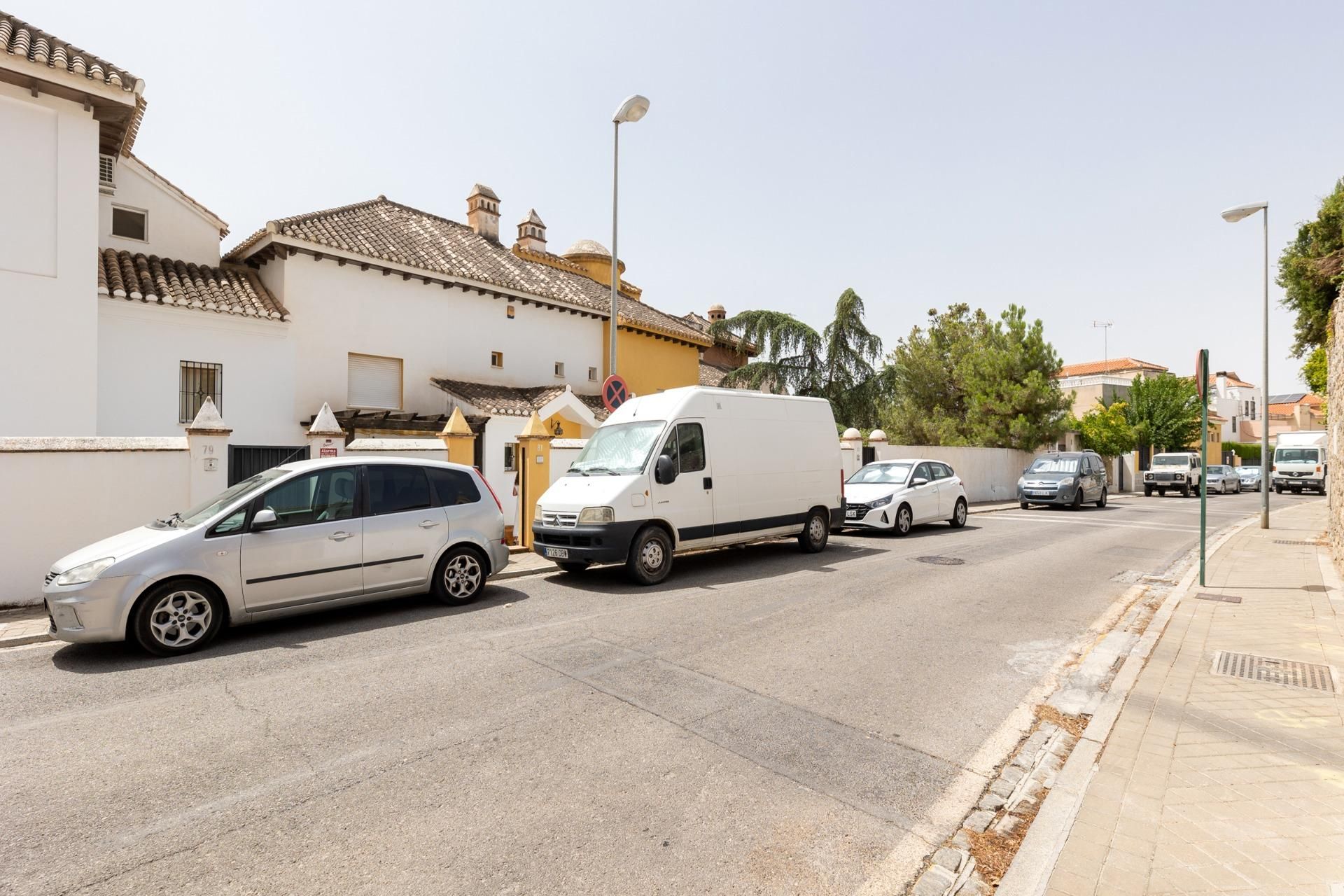 Vista exterior de Casa adosada en venda en  Granada Capital amb Aire condicionat, Calefacció i Jardí privat