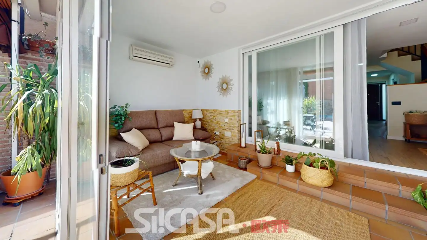 Sala de estar de Casa adosada en venta en Parla con Aire acondicionado, Calefacción y Terraza