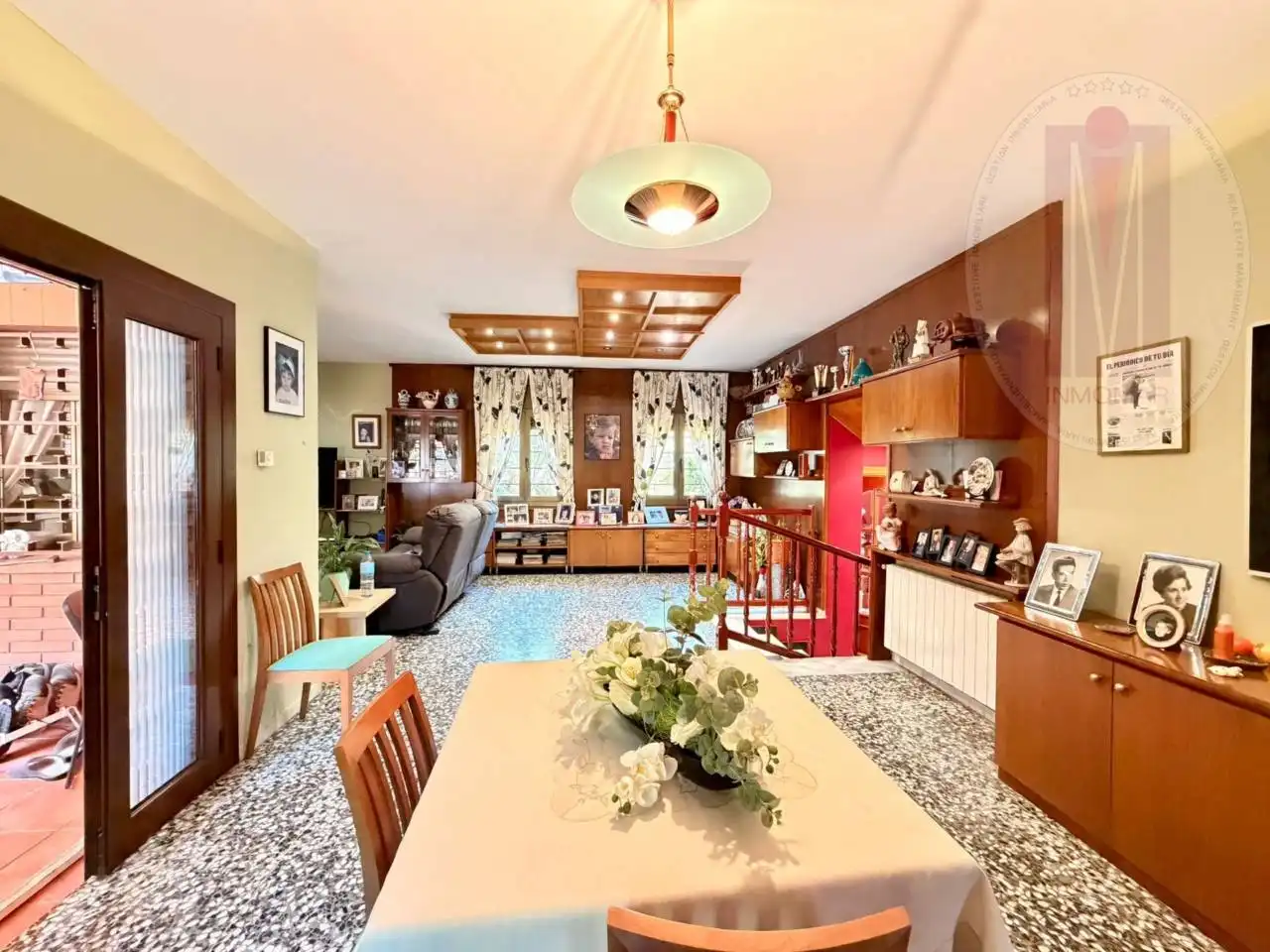 Sala de estar de Casa adosada en venta en Sitges con Aire acondicionado, Calefacción y Jardín privado