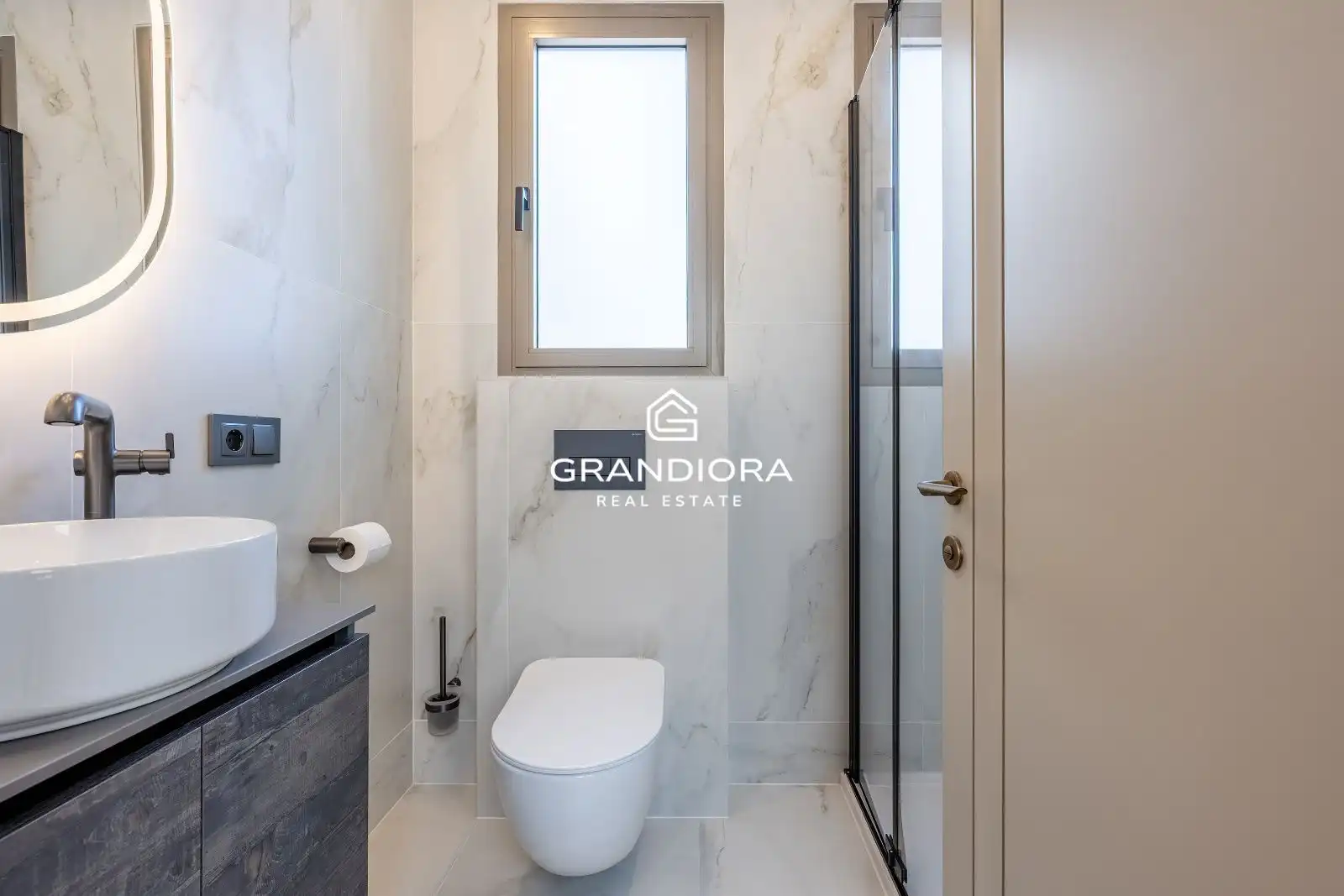 Badezimmer von Wohnungen zum Verkauf in Badalona mit Klimaanlage, Heizung und Möbliert