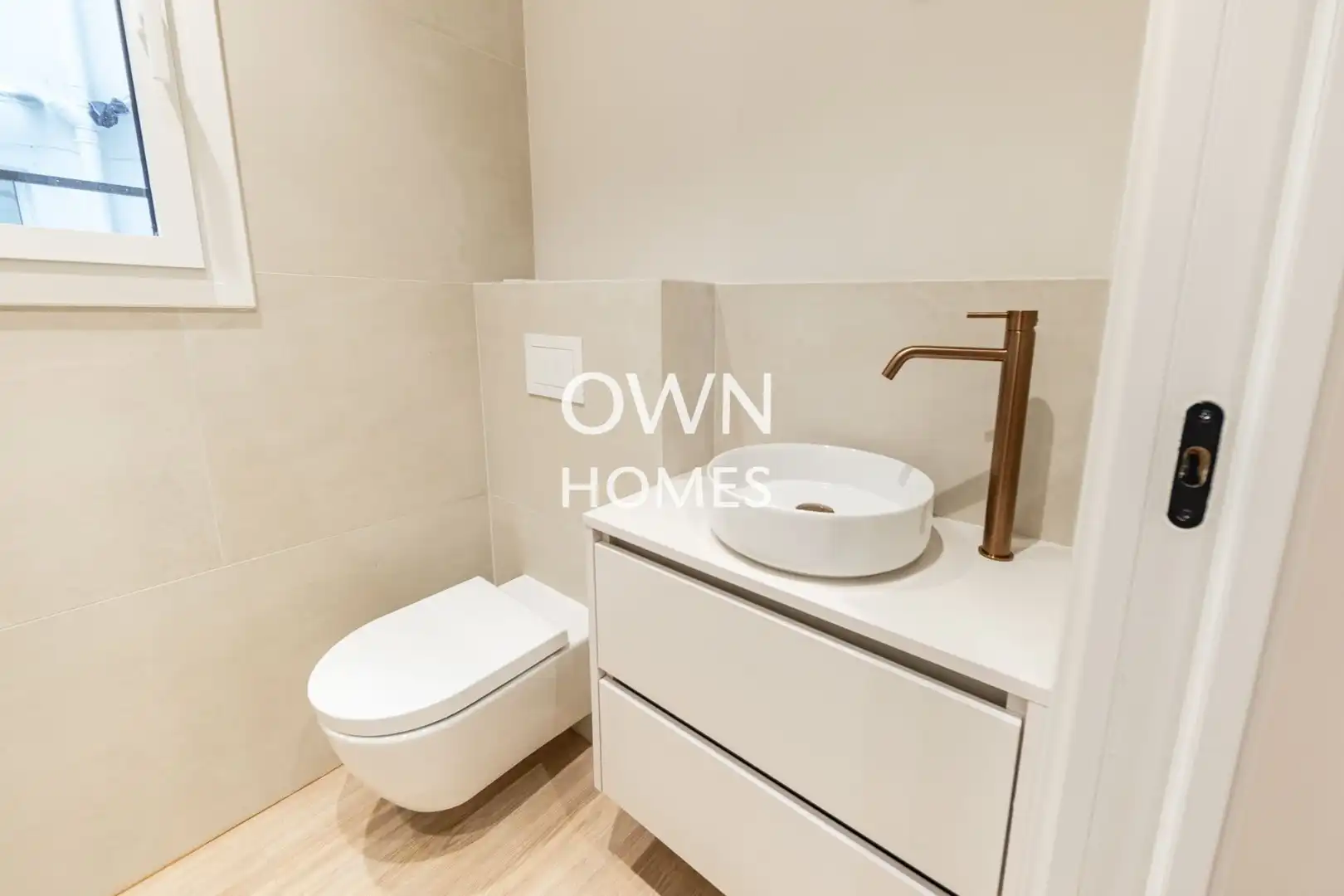 Bathroom of Flat for sale in Barcelona  with Air Conditioner, Heating and Private garden