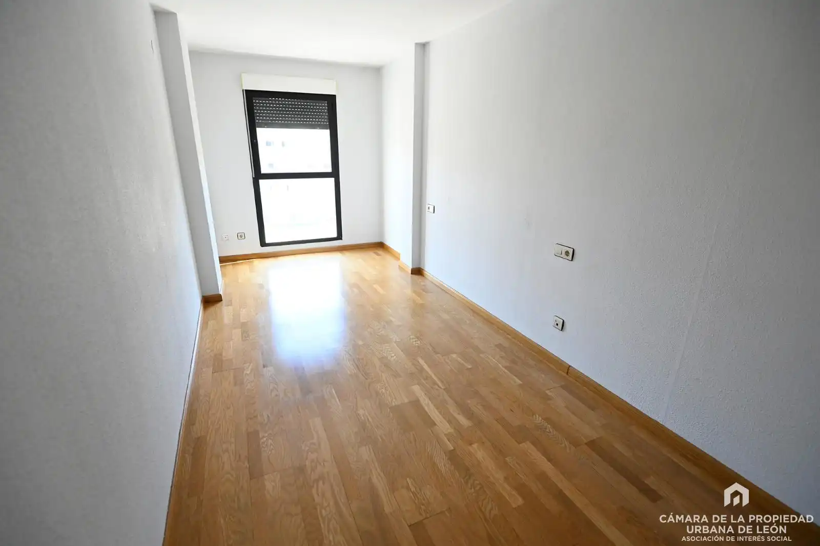 Habitación de Piso en venta en León Capital  con Calefacción, Terraza y Trastero
