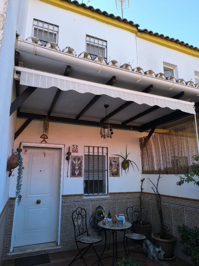 Vista exterior de Casa adosada en venda en Guillena