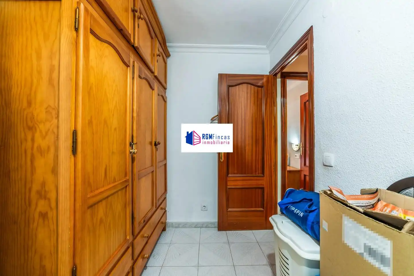 Flat for sale in Sevilla  with Air Conditioner and Storage room