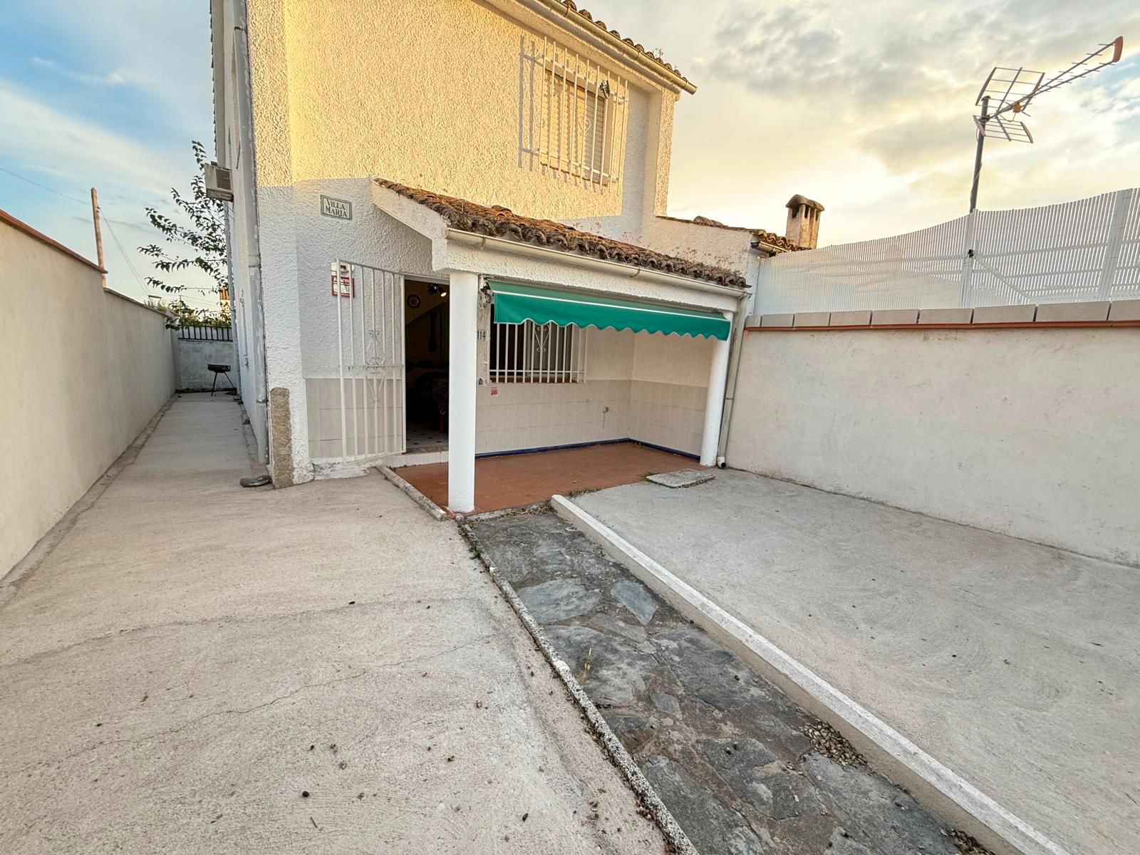 Exterior view of Single-family semi-detached for sale in San Román de los Montes  with Air Conditioner, Private garden and Storage room