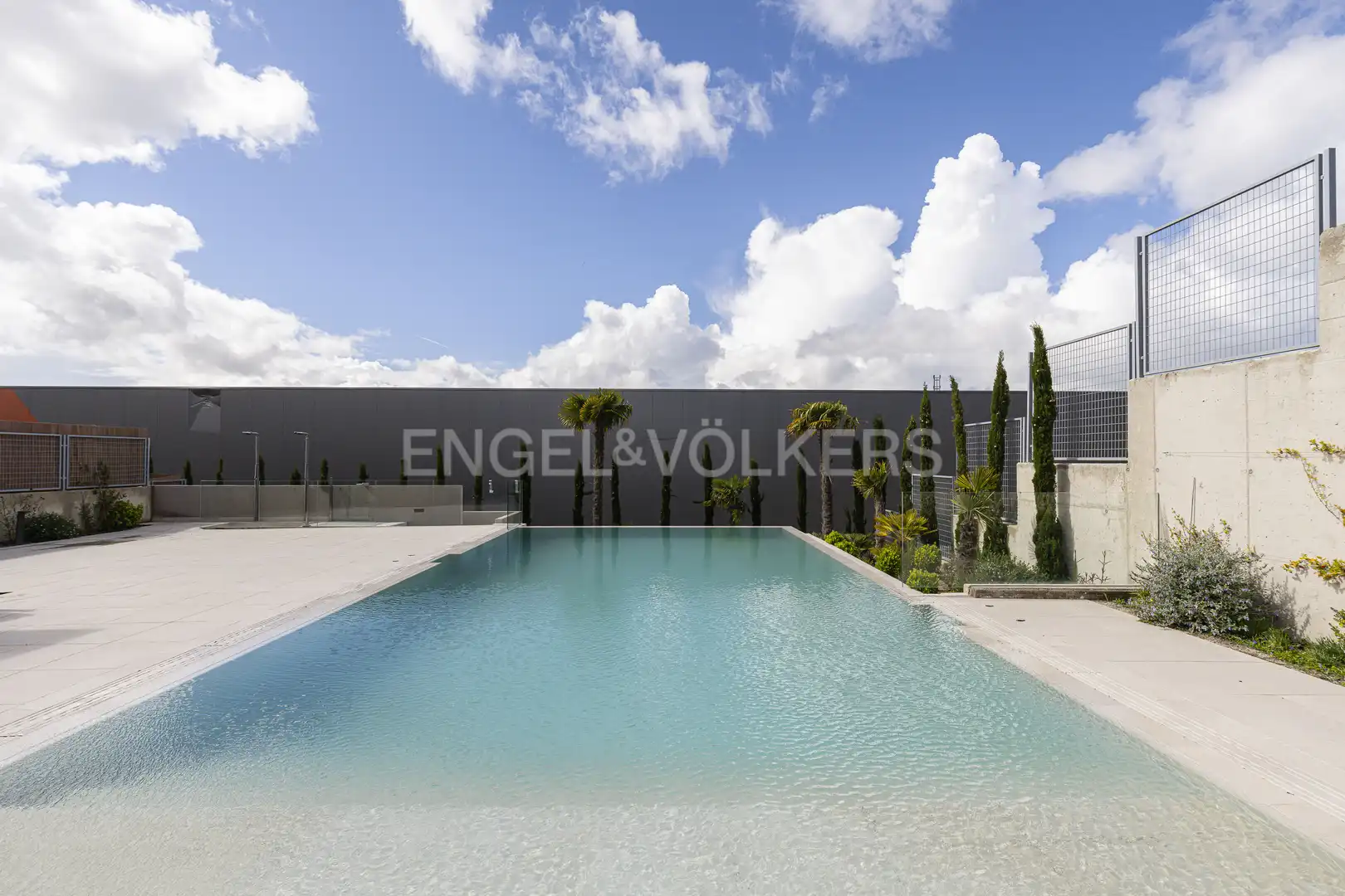 Piscina de Apartament de lloguer en Boadilla del Monte amb Aire condicionat, Calefacció i Jardí privat