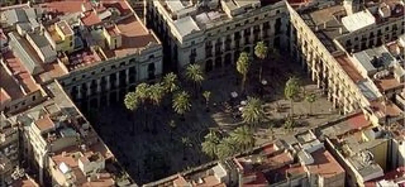 Vista exterior de Edifici en venda en Barcelona