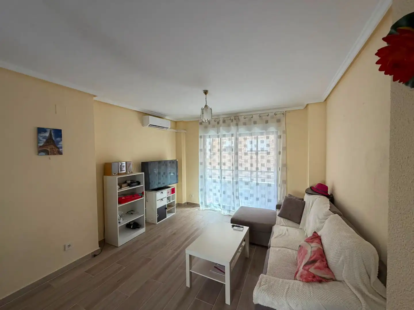Living room of Flat for rent in Torrevieja  with Air Conditioner, Parquet flooring and Furnished