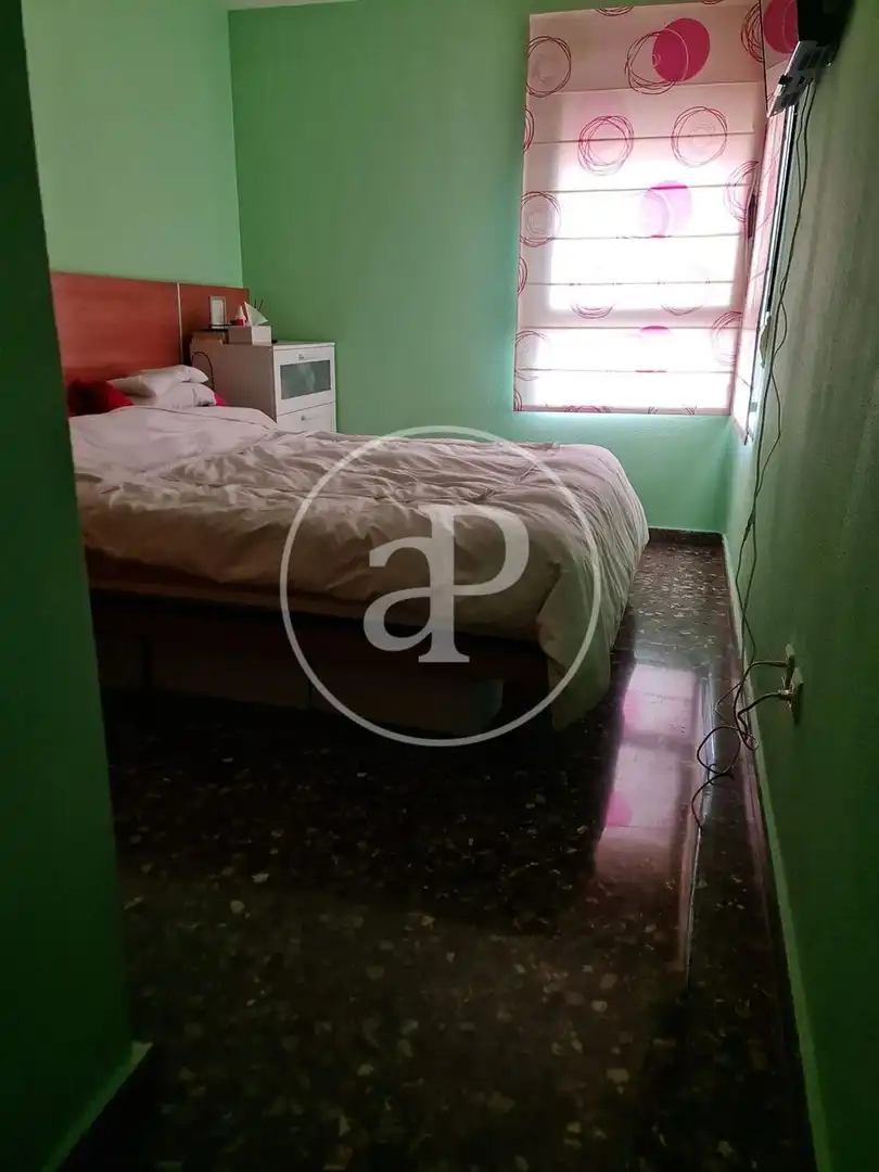 Schlafzimmer von Wohnung zur Miete in Valencia mit Klimaanlage, Heizung und Privatgarten