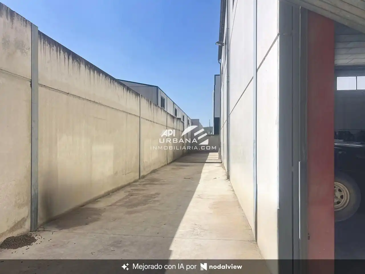 Vista exterior de Nave industrial en venta en Lucena