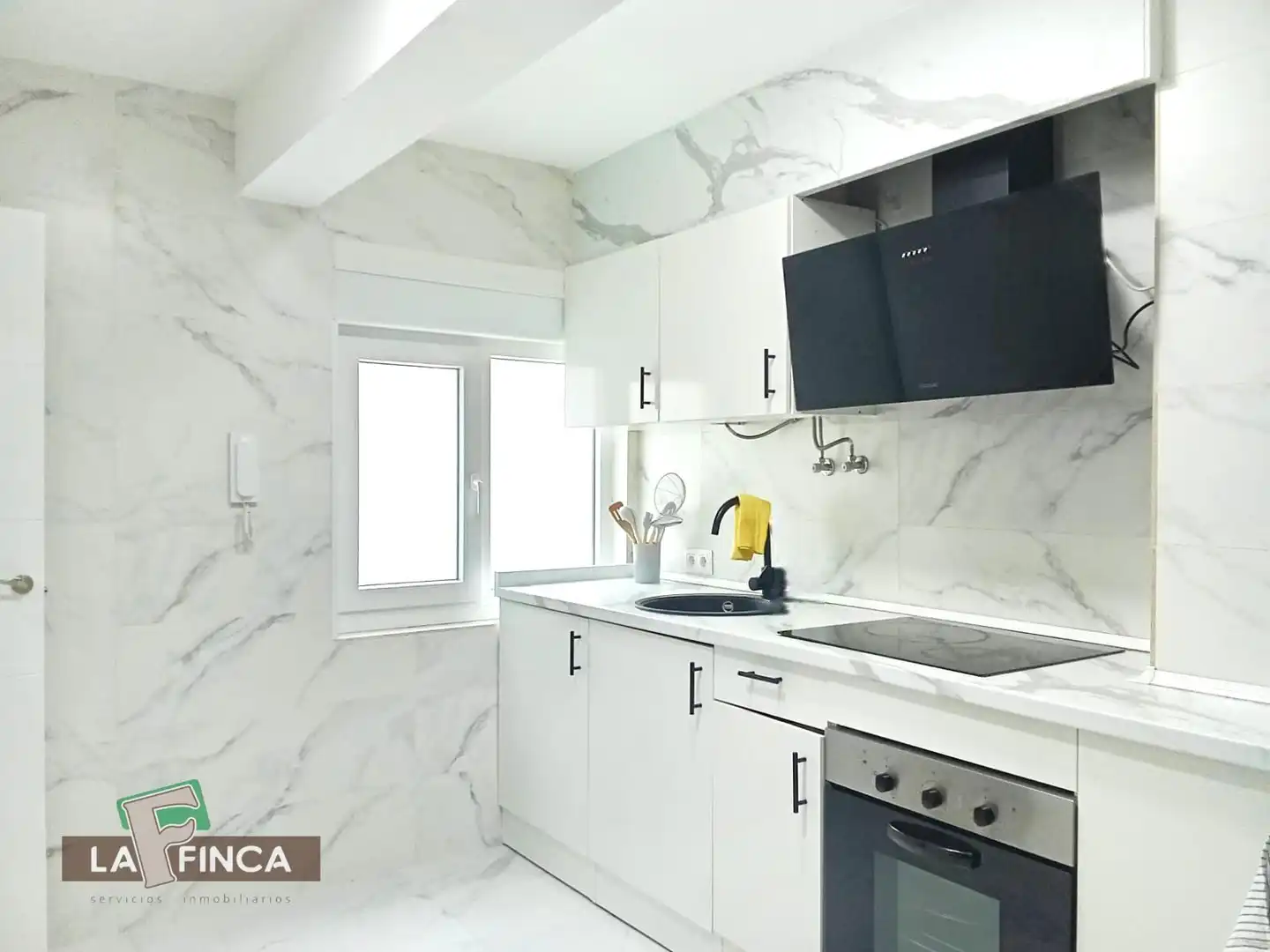 Kitchen of Flat for sale in Oviedo   with Heating and Furnished