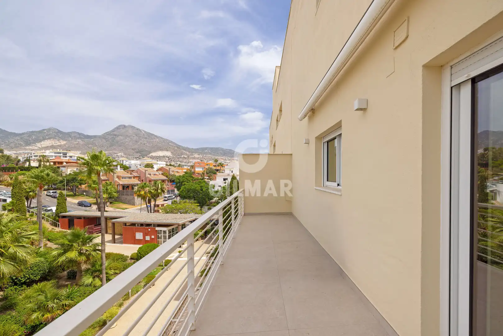 Vista exterior de Dúplex en venta en Benalmádena con Calefacción, Jardín privado y Piscina