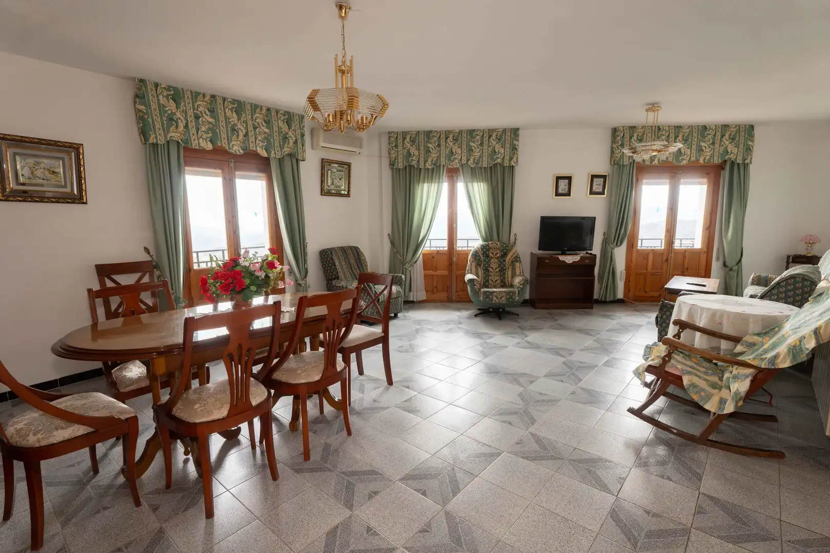 Esszimmer von Geschaftsraum zum Verkauf in Válor mit Terrasse und Möbliert