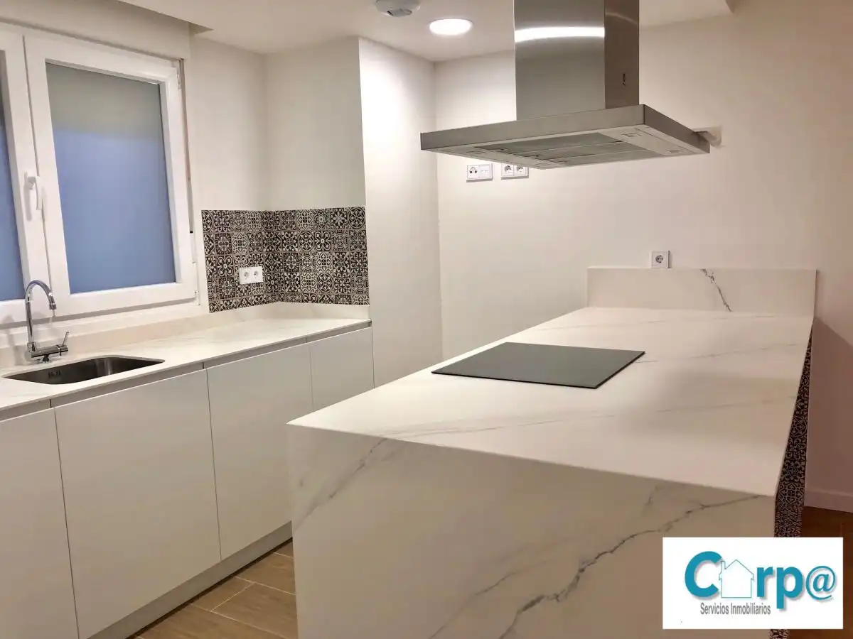 Cocina de Piso de alquiler en  Pamplona / Iruña con Calefacción, Terraza y Amueblado
