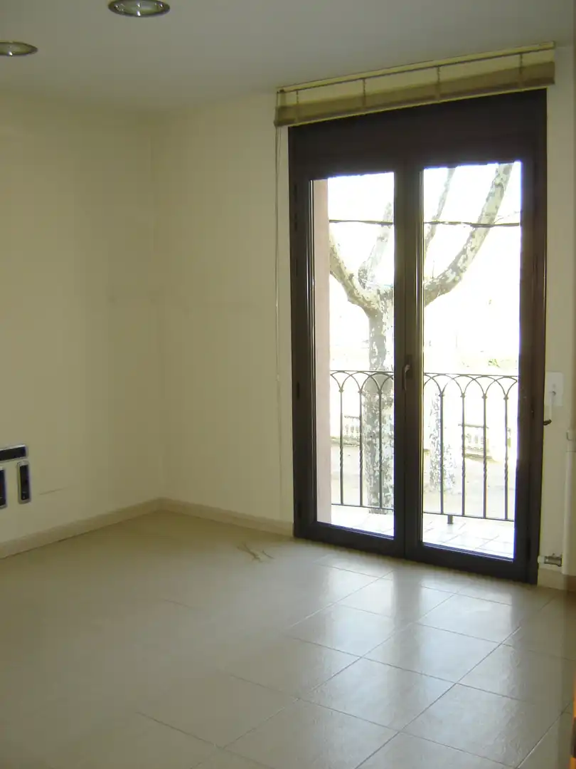Habitación de Oficina de alquiler en La Bisbal d'Empordà con Aire acondicionado y Calefacción