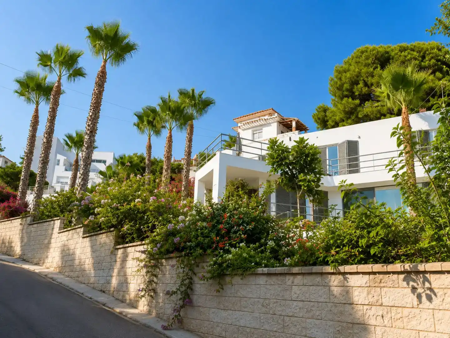 Vista exterior de Casa o xalet en venda en Salobreña amb Aire condicionat, Piscina i Balcó
