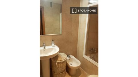 Foto 3 de Habitació a San Juan Bautista, Madrid Capital