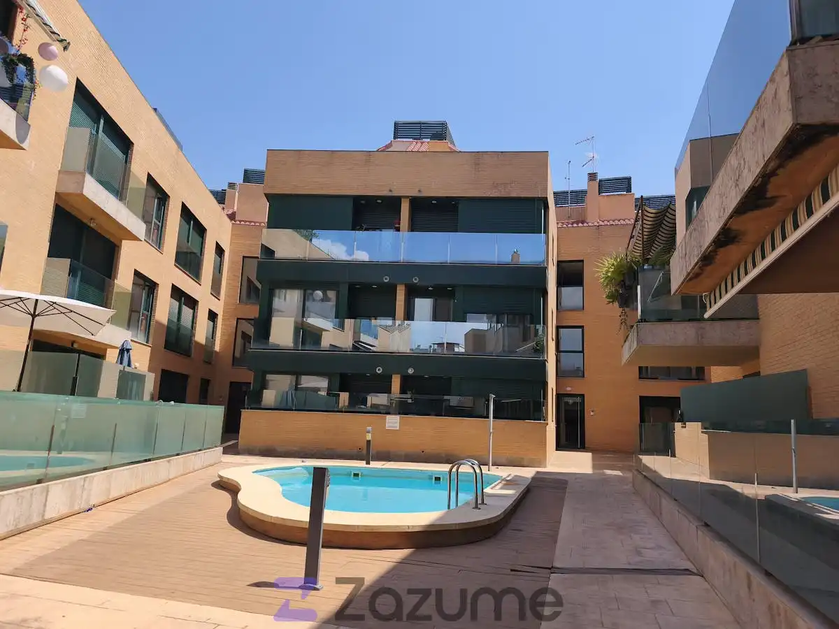 Außenansicht von Dachboden zur Miete in Cheste mit Terrasse, Schwimmbad und Ofen