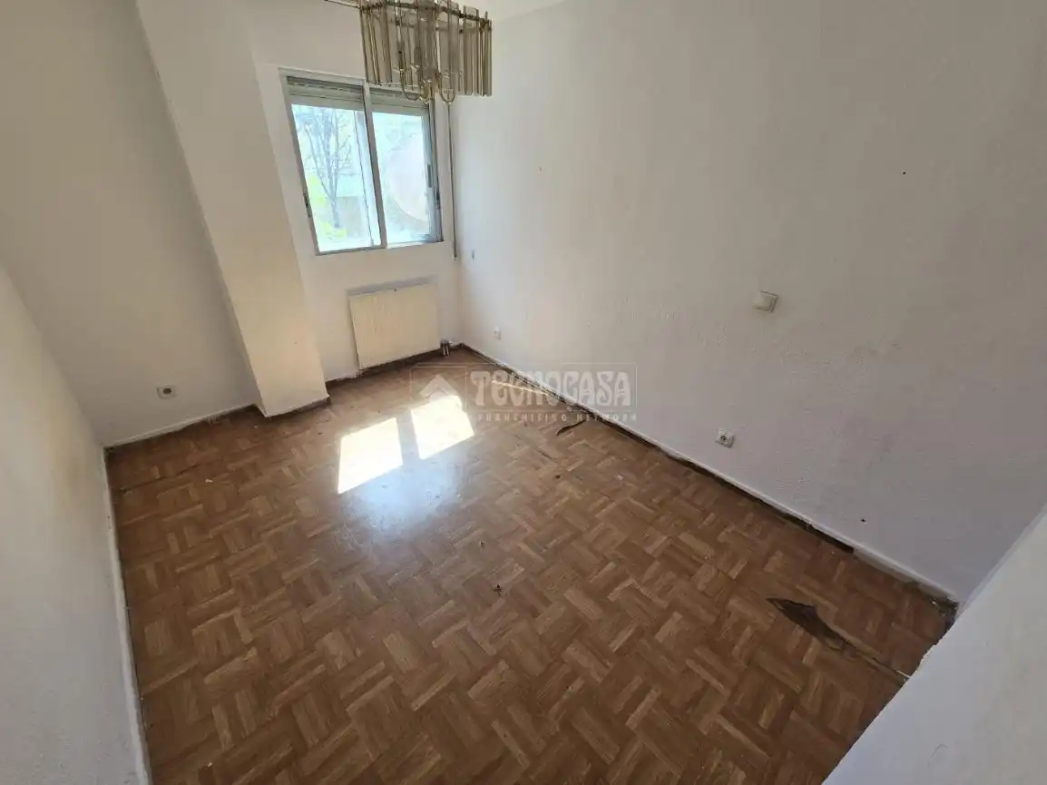 Habitación de Piso en venta en Madrid con Calefacción y Terraza