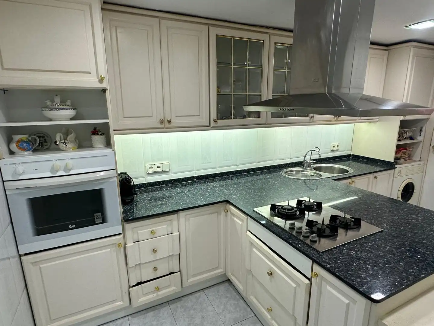 Kitchen of Flat for sale in Barcelona  with Parquet flooring, Furnished and Oven