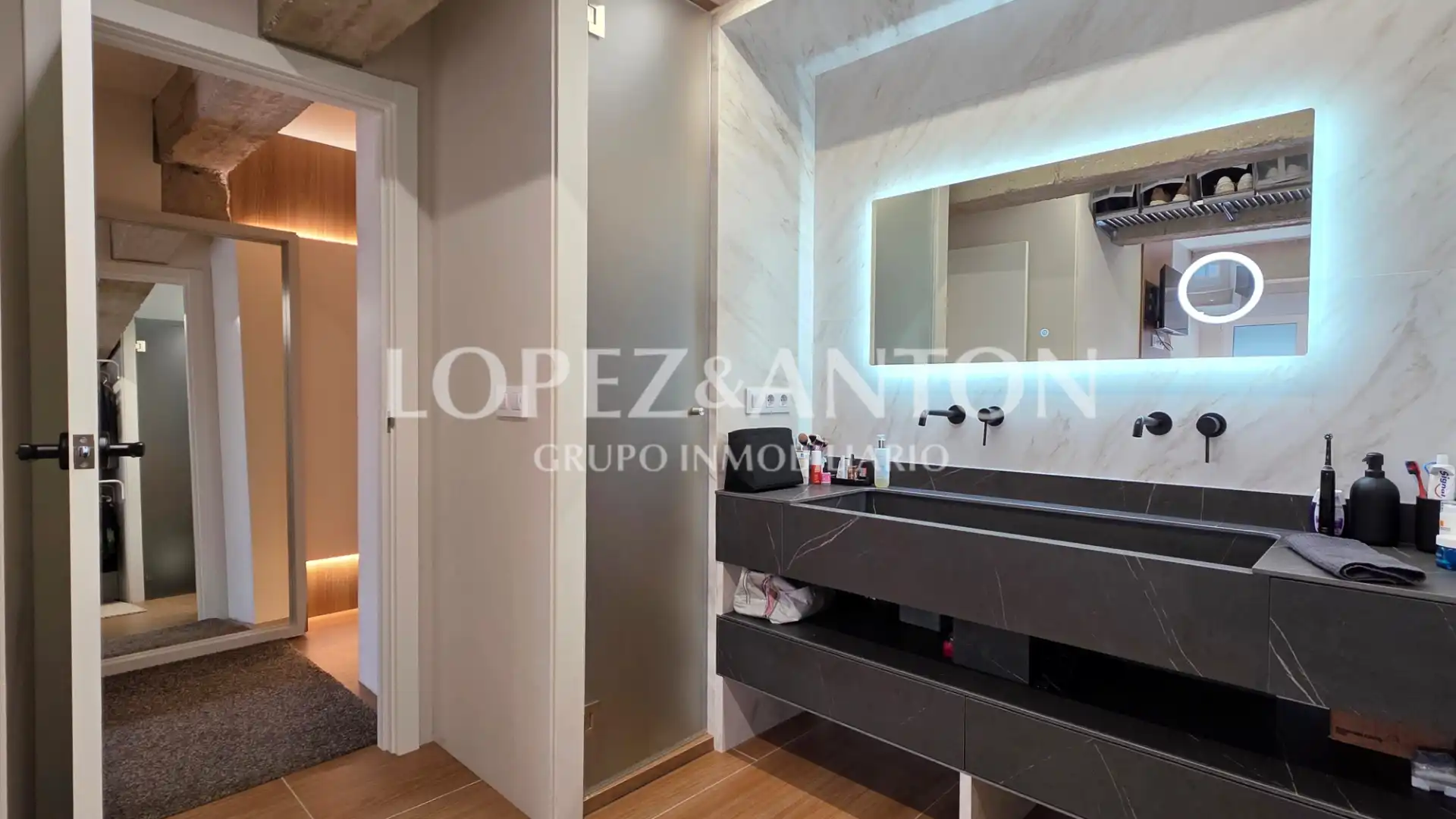 Bathroom of Flat for sale in L'Eliana  with Air Conditioner and Balcony