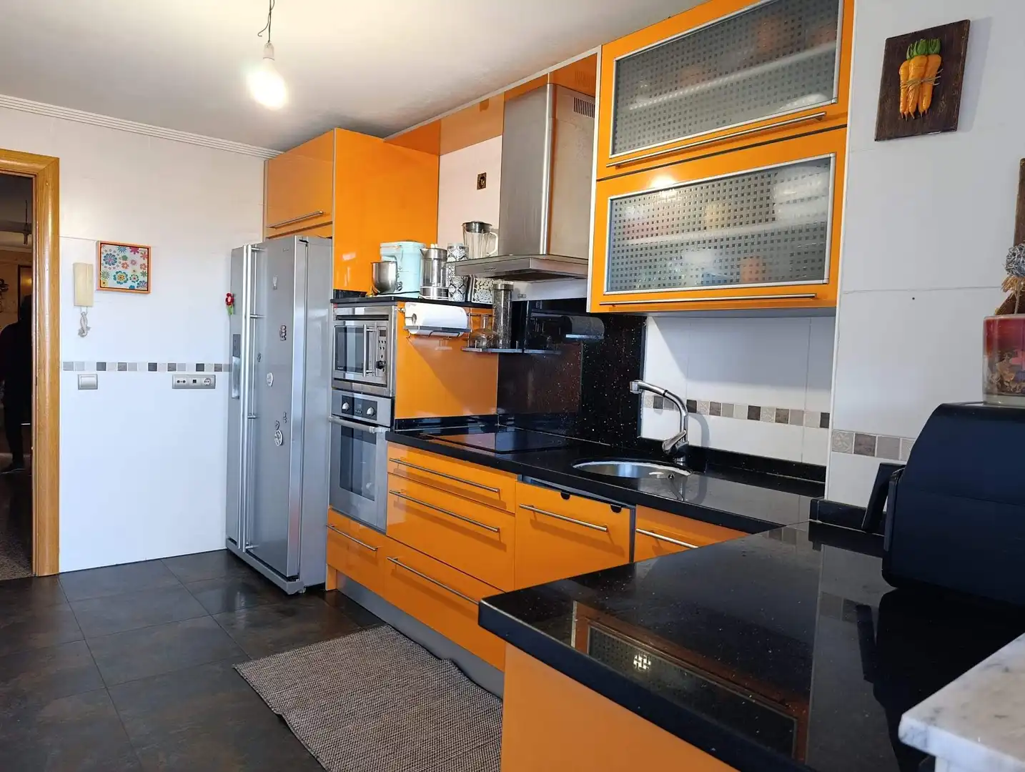 Cocina de Casa adosada en venta en Valverde de la Virgen con Jardín privado, Terraza y Balcón
