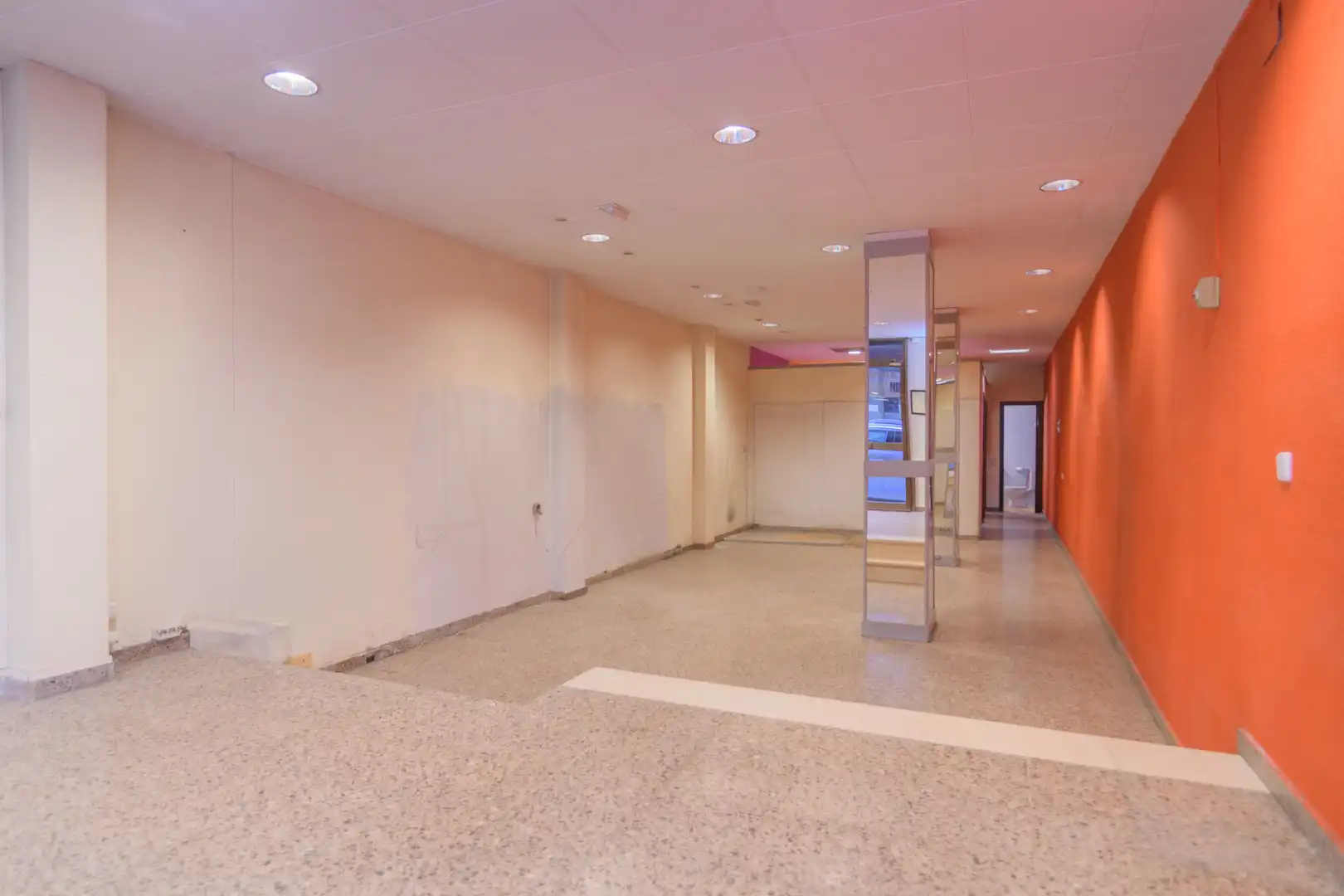 Business premises for sale in Carrer de Lepant, imagen 2