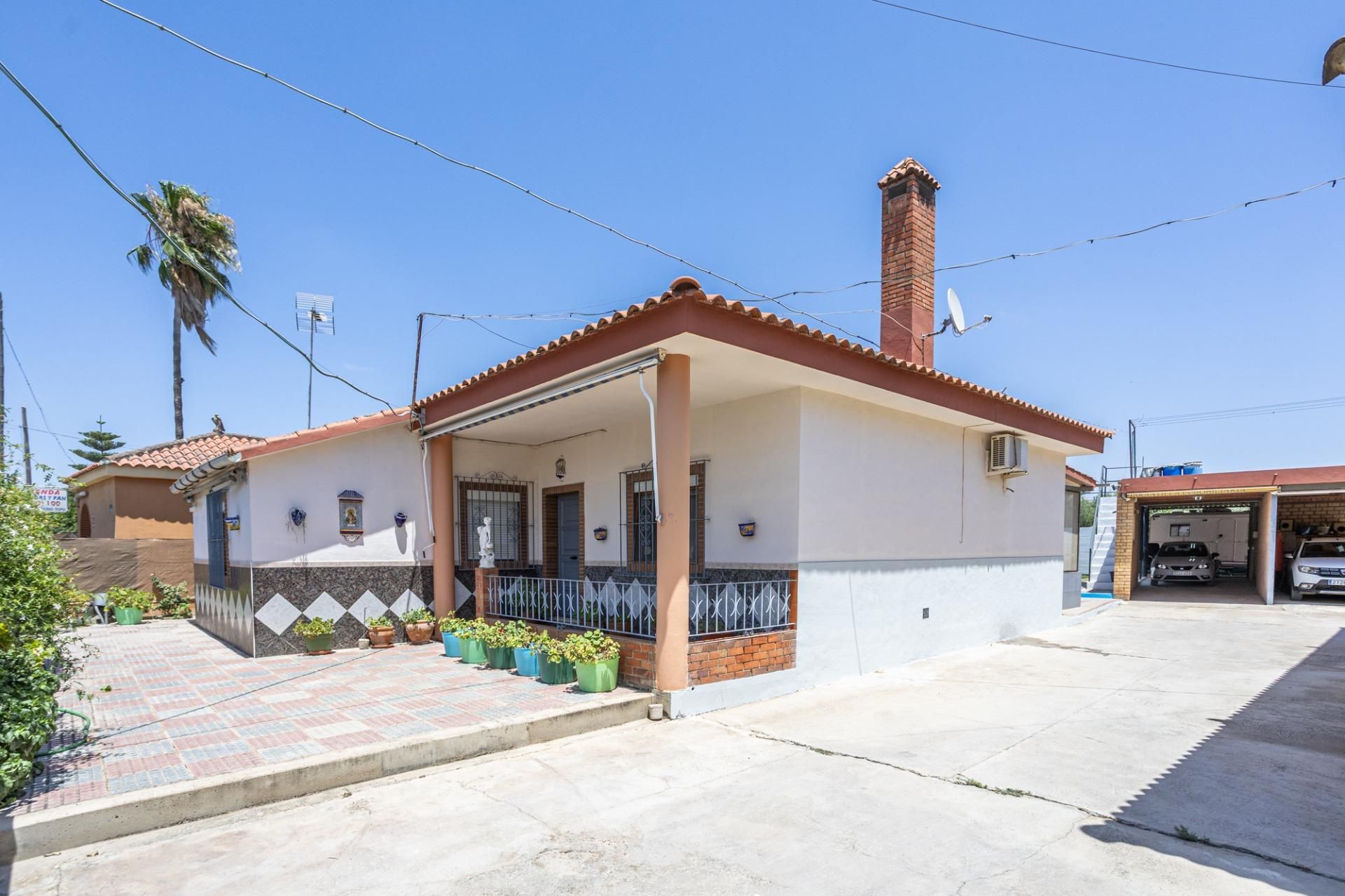Vista exterior de Casa o chalet en venta en Coria del Río con Aire acondicionado, Calefacción y Jardín privado