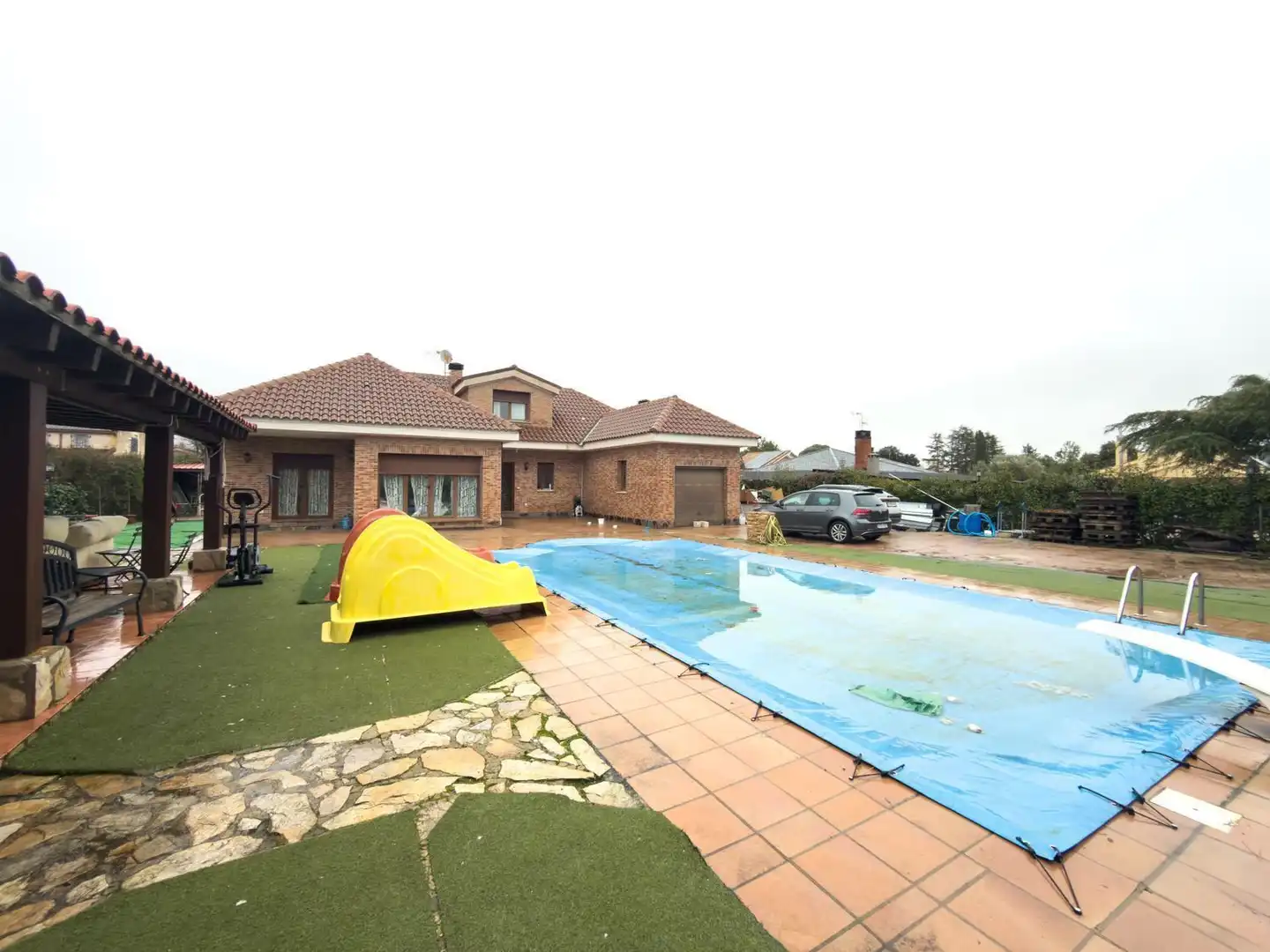 House for sale in Eurovillas