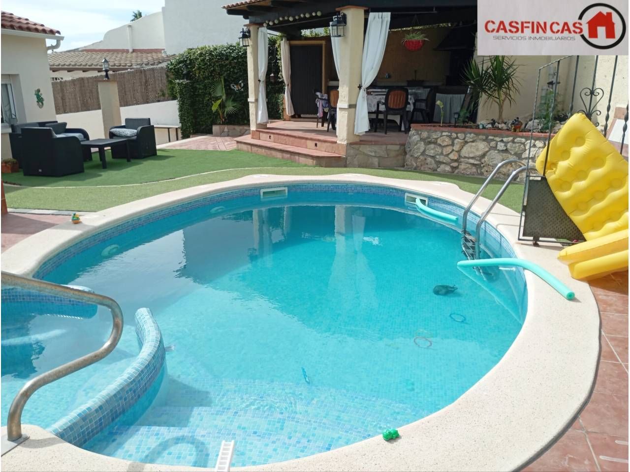 Swimming pool of House or chalet for sale in Cunit  with Air Conditioner, Heating and Private garden