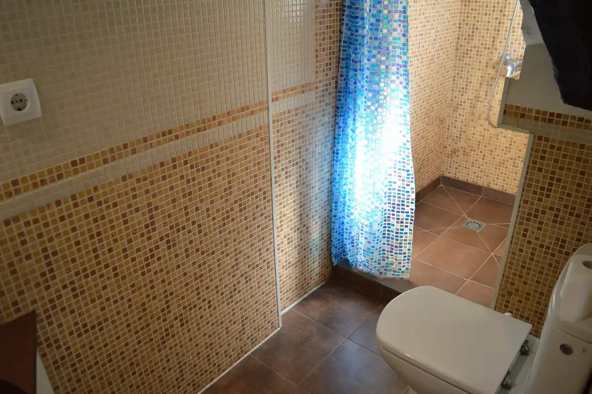 Bathroom of Flat for rent in Madrid  with Heating, Furnished and Washing machine