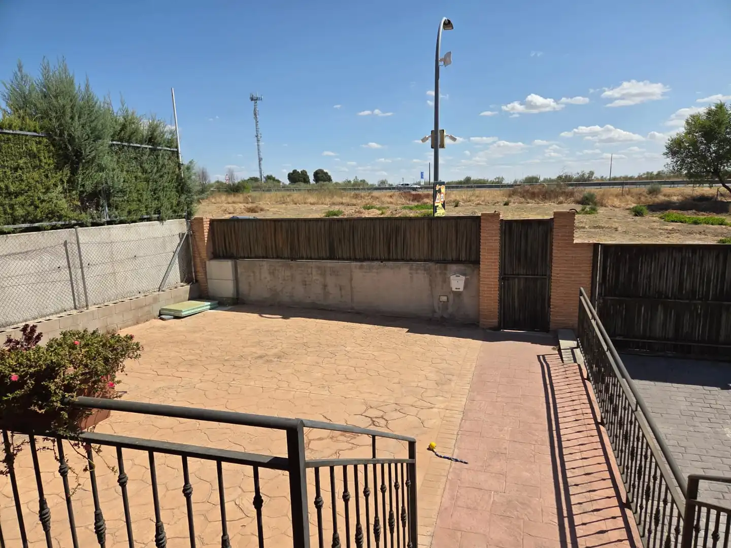 Chalet con piscina en venta en Calle de Santander 127, imagen 3