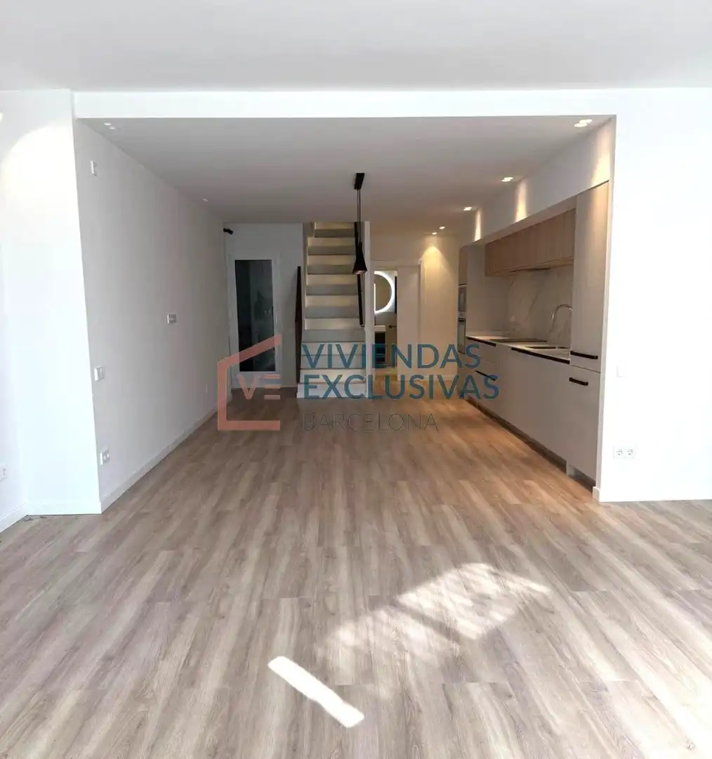Dúplex en venda en Barcelona amb Parquet, Balcó i Alarma
