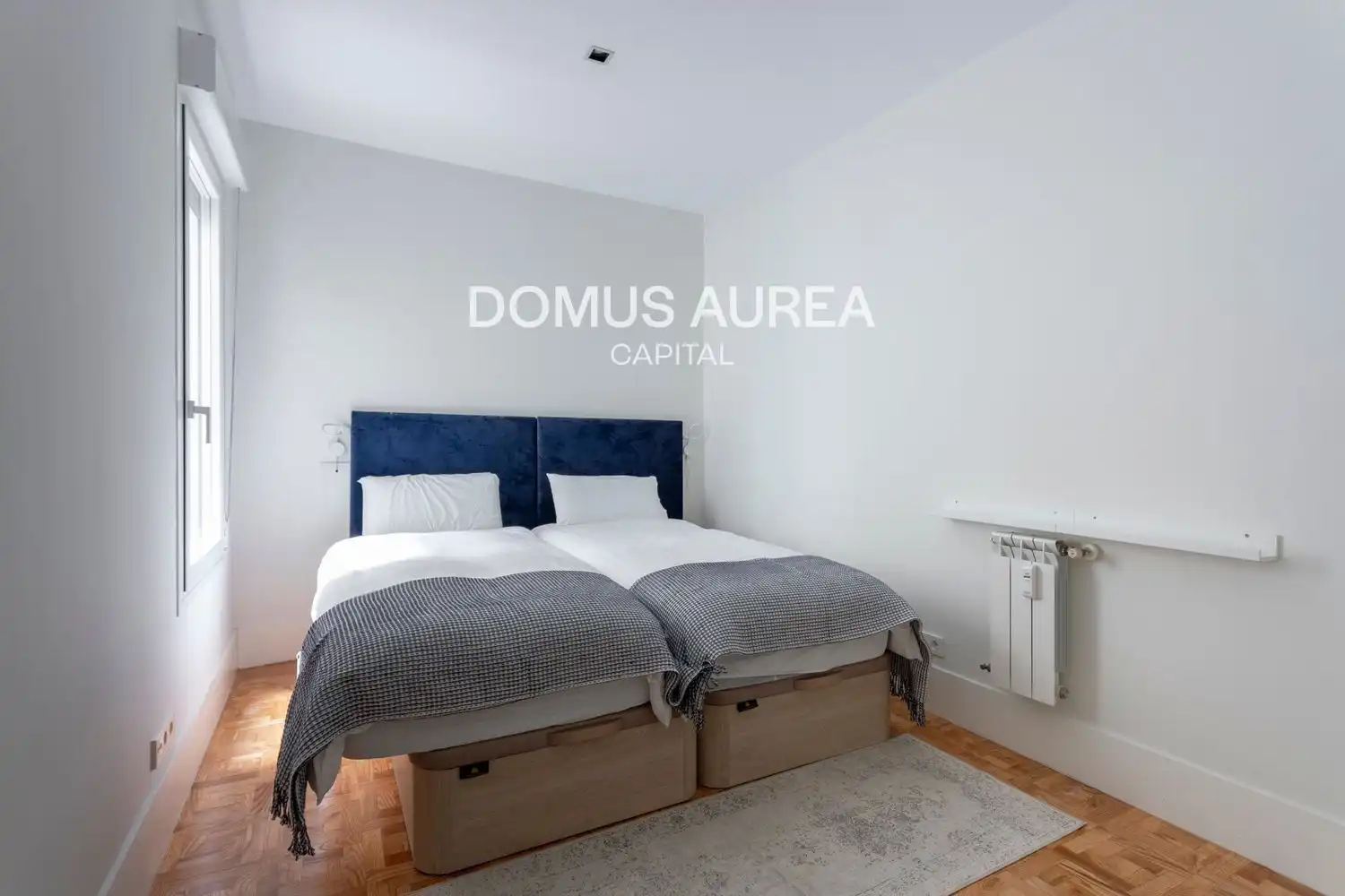 Schlafzimmer von Wohnung zur Miete in Madrid mit Heizung, Parkett und Terrasse