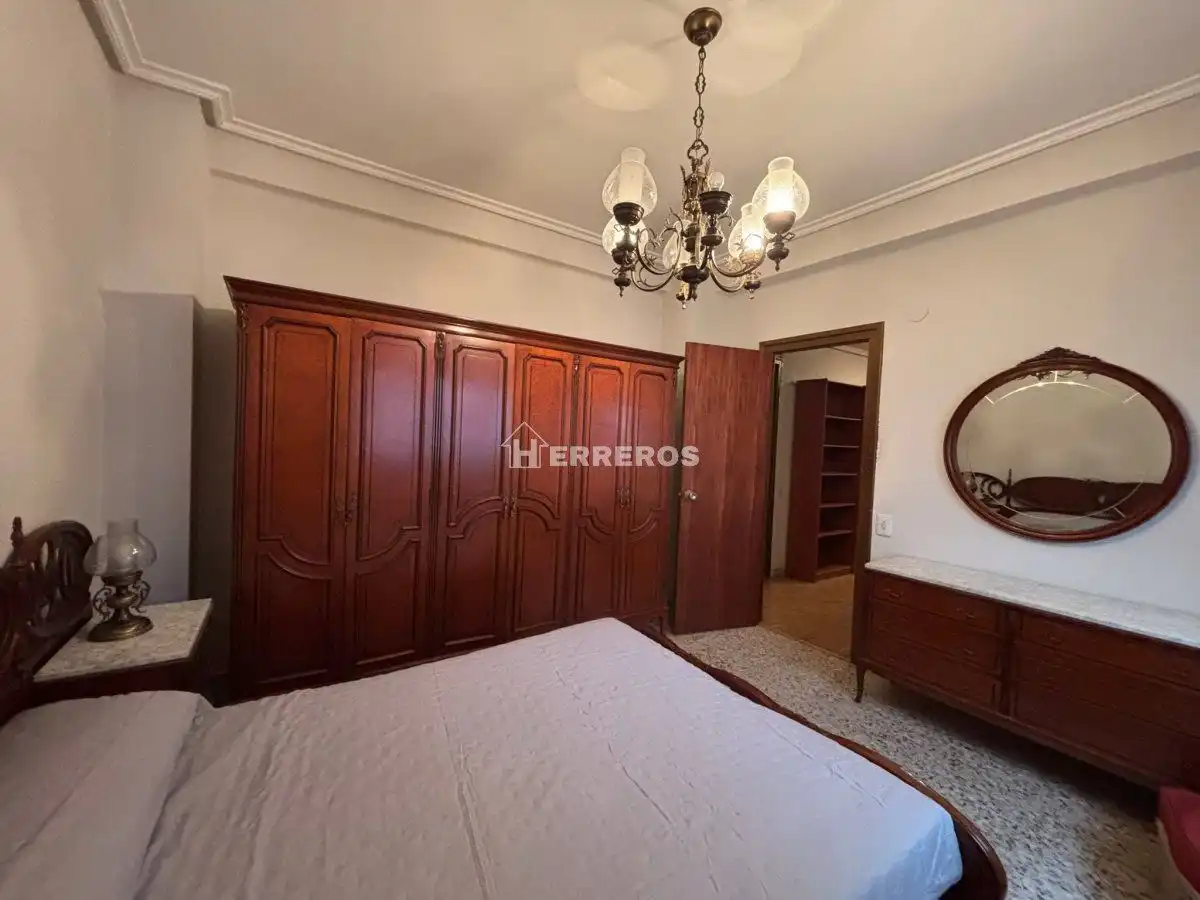 Habitación de Piso en venta en  Logroño con Calefacción, Parquet y Terraza