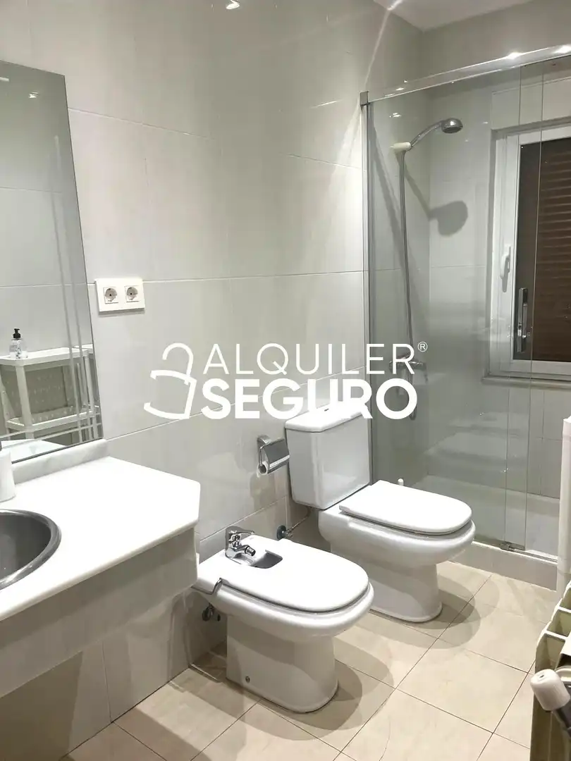 Baño de Piso de alquiler en Langreo con Calefacción, Trastero y Amueblado