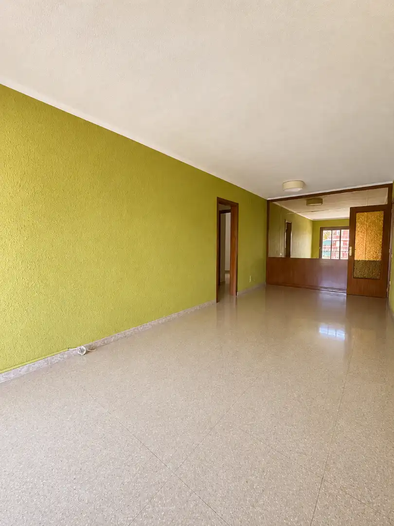 Piso en venta en El Prat de Llobregat con Aire acondicionado, Calefacción y Horno