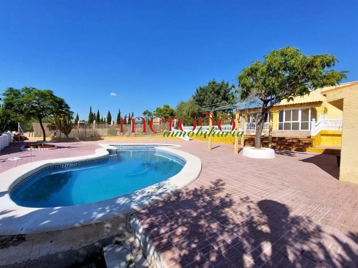 Vista exterior de Casa o xalet en venda en Elche / Elx amb Calefacció, Jardí privat i Terrassa