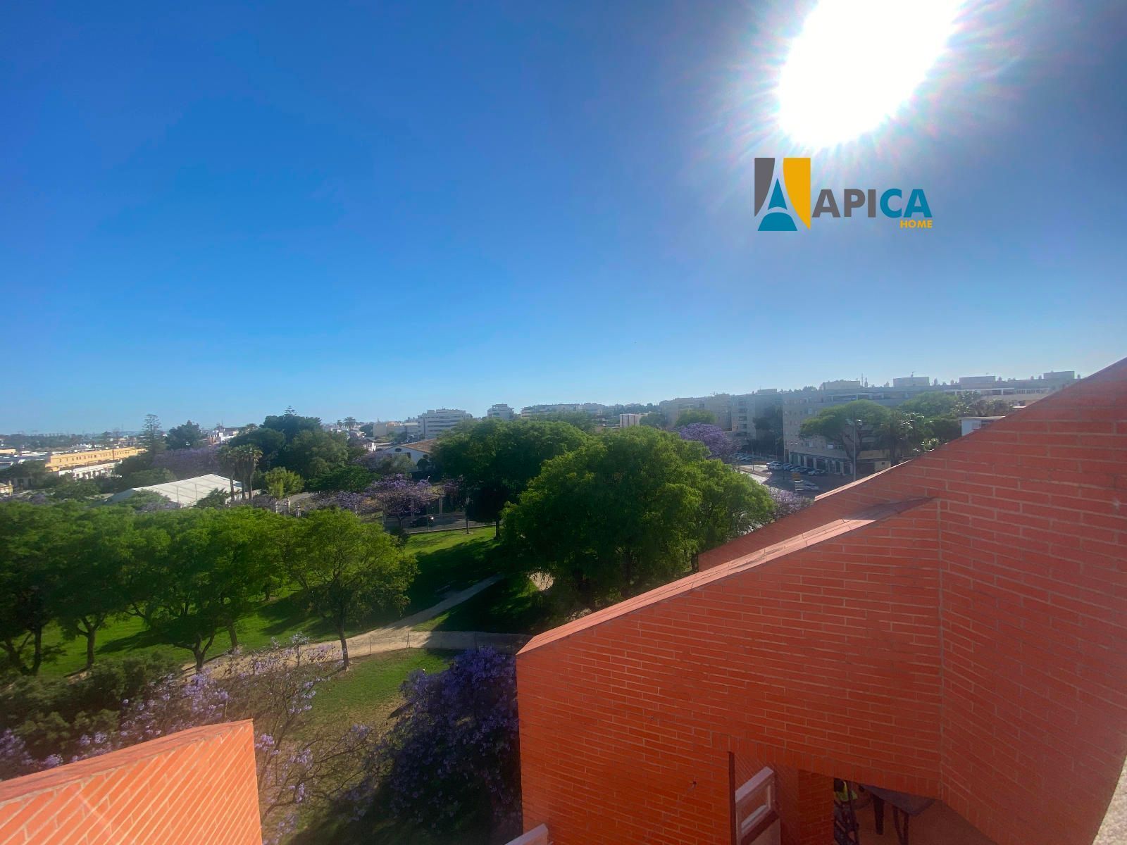 Vista exterior de Pis en venda en El Puerto de Santa María amb Aire condicionat i Terrassa