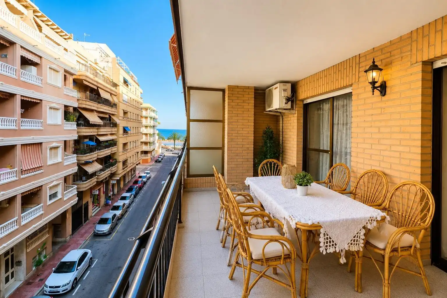Terraza de Apartamento de alquiler en Torrevieja con Aire acondicionado y Amueblado