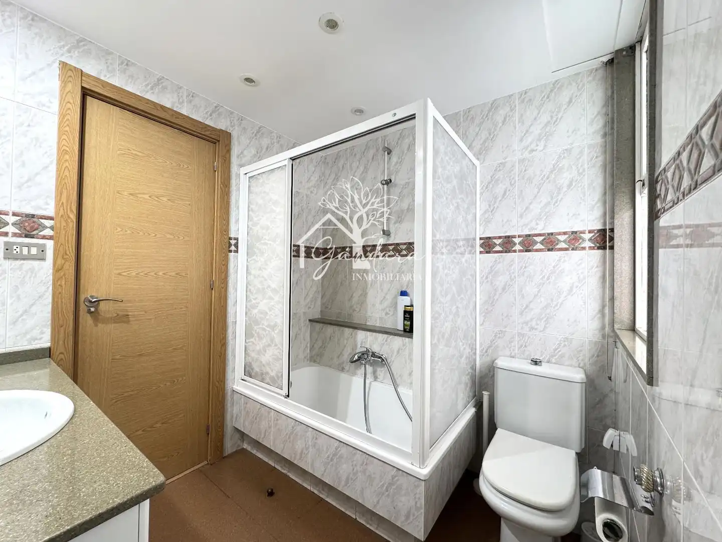 Bathroom of Flat for sale in Narón  with Heating, Terrace and Storage room