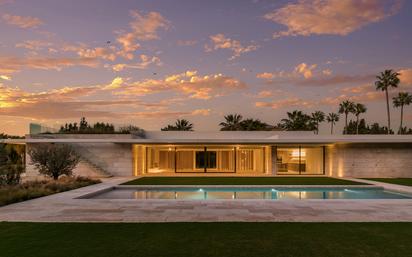 Vista exterior de Casa o xalet en venda en Sotogrande amb Aire condicionat, Calefacció i Jardí privat