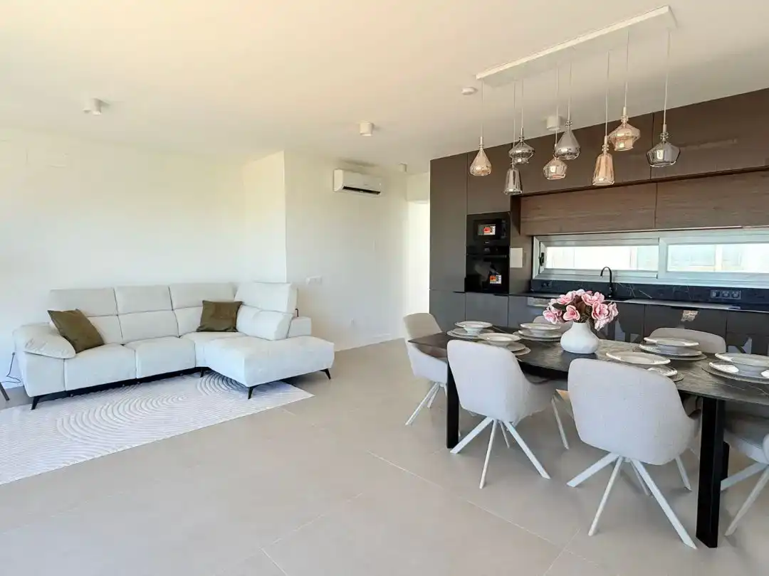 Sala d'estar de Casa adosada en venda en Calpe / Calp amb Aire condicionat, Piscina i Balcó