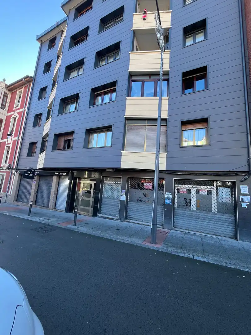 Vista exterior de Local en venta en Santurtzi 