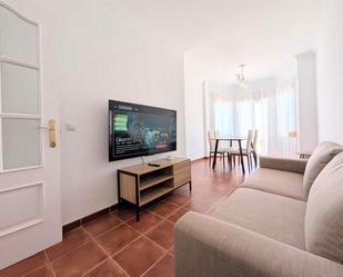 Sala d'estar de Apartament de lloguer en Coín amb Aire condicionat, Terrassa i Moblat